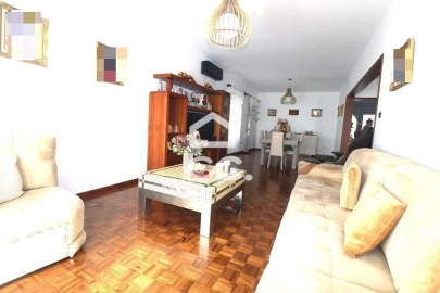 Moradia T5 para Venda em Ribeira Seca