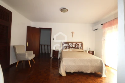 Moradia T5 para Venda em Ribeira Seca