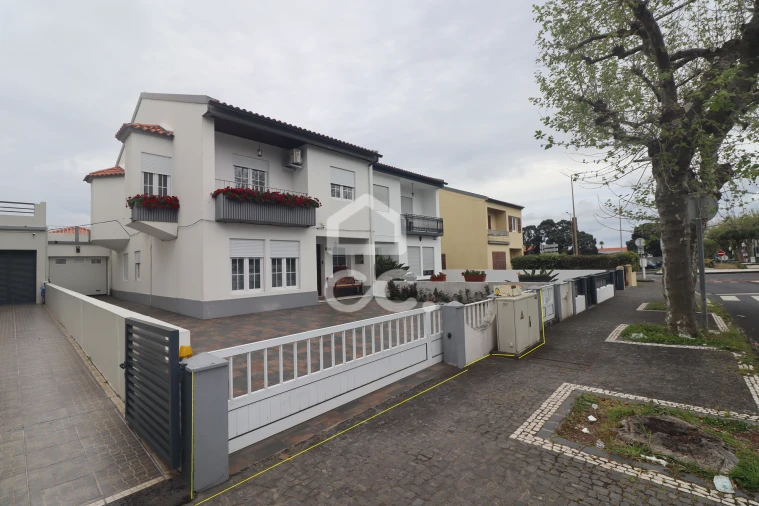 Moradia T5 para Venda em Ribeira Seca Foto 6