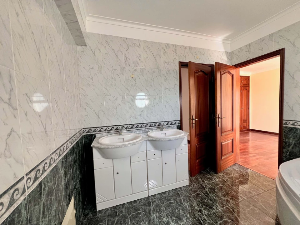 Moradia T6 para Venda em Vila Franca de Xira Foto 10