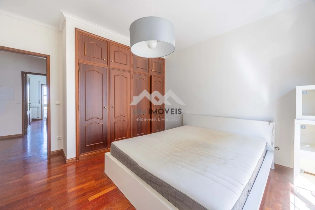 Moradia T4 para Venda em Santa Marinha e São Pedro da Afurada Foto 9