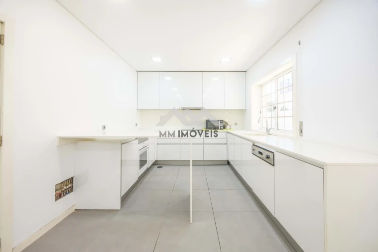 Moradia T4 para Venda em Santa Marinha e São Pedro da Afurada Foto 28