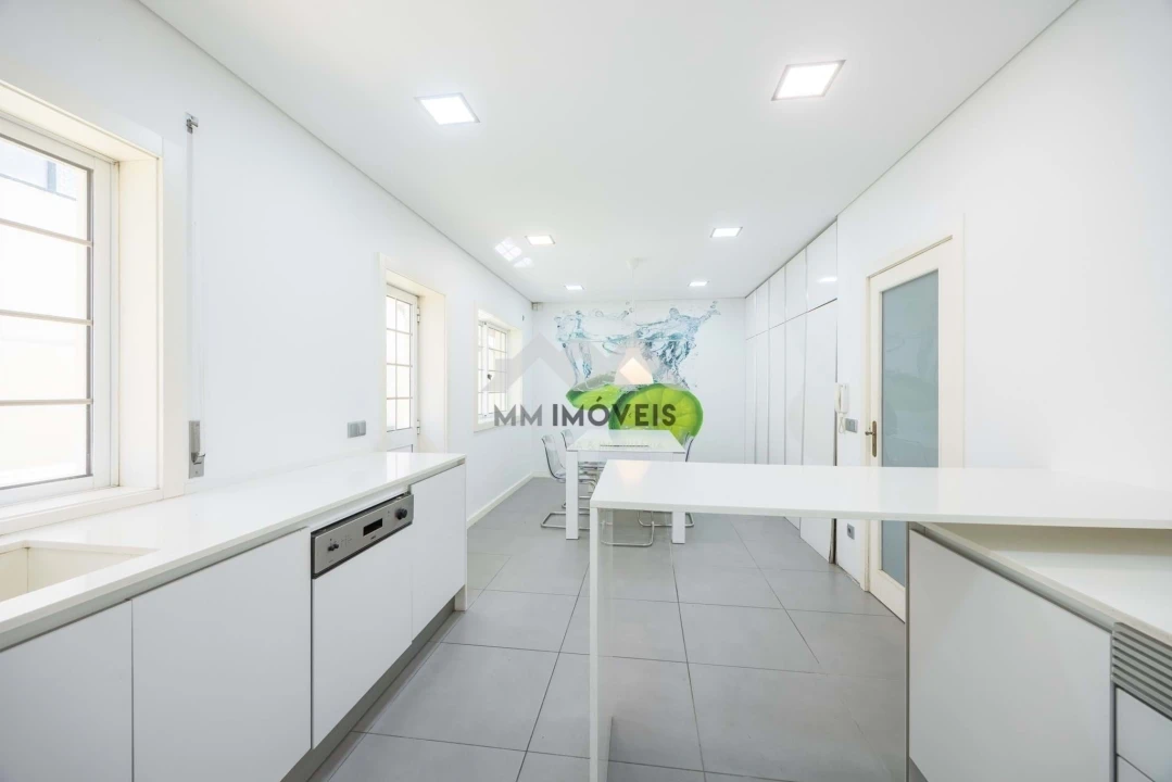 Moradia T4 para Venda em Santa Marinha e São Pedro da Afurada Foto 20