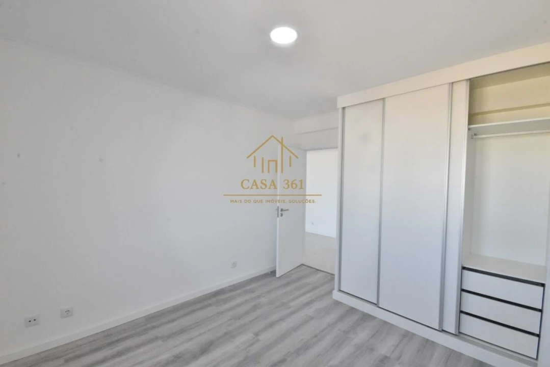 Apartamento T2 para Venda em Vila Franca de Xira Foto 17