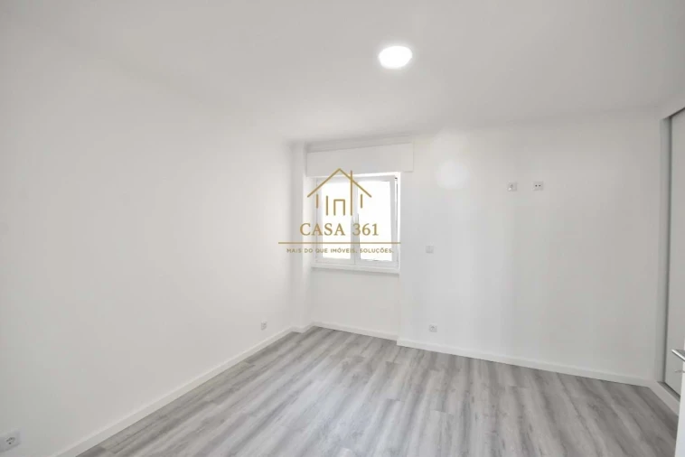 Apartamento T2 para Venda em Vila Franca de Xira Foto 9