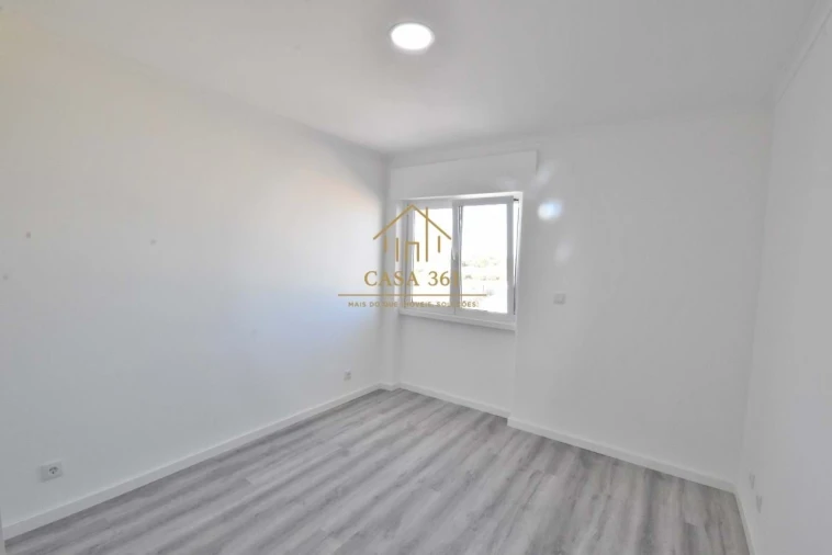 Apartamento T2 para Venda em Vila Franca de Xira Foto 16
