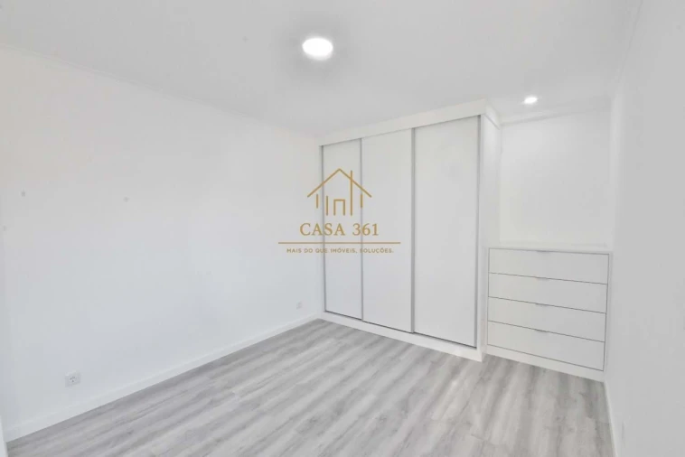 Apartamento T2 para Venda em Vila Franca de Xira Foto 14