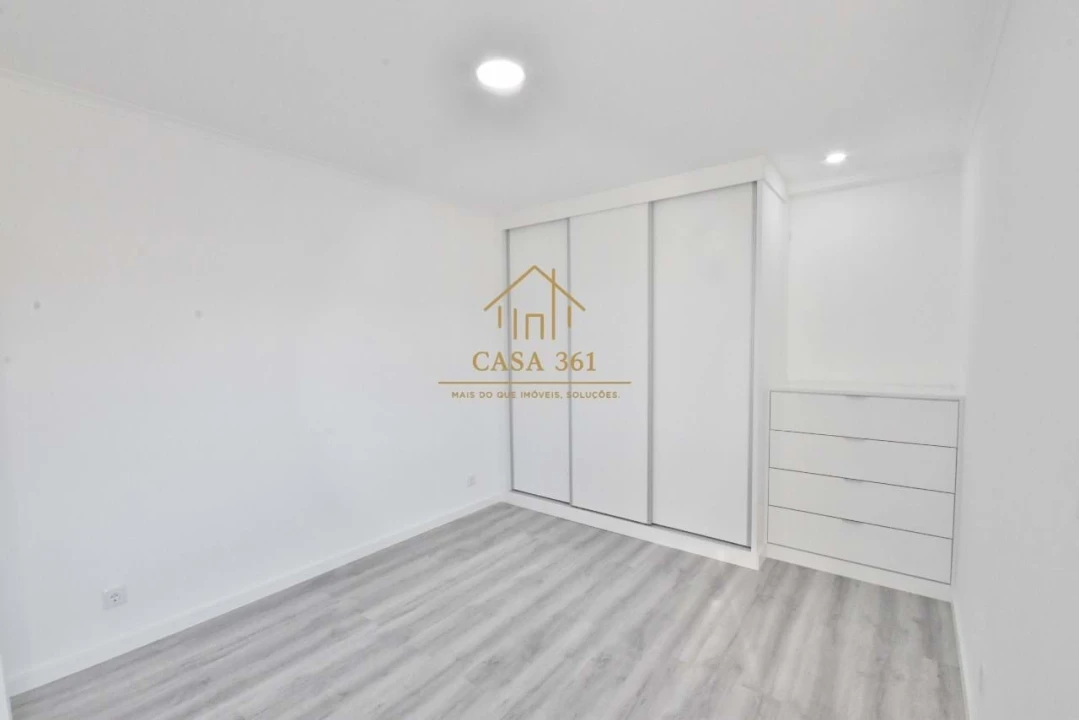 Apartamento T2 para Venda em Vila Franca de Xira Foto 14
