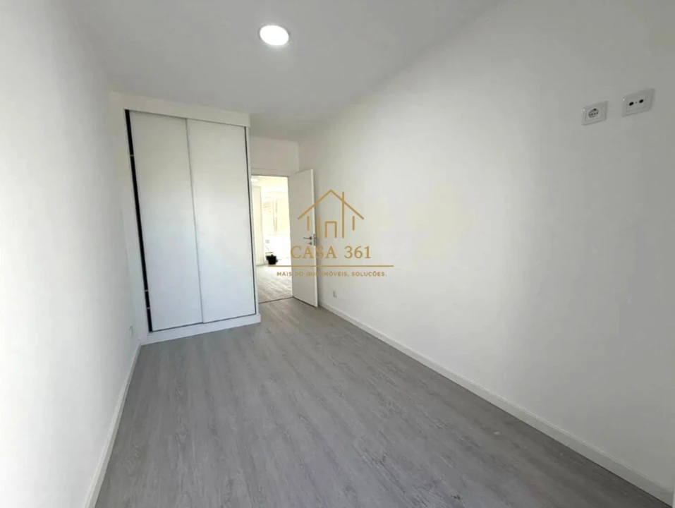 Apartamento T2 para Venda em Vila Franca de Xira Foto 6