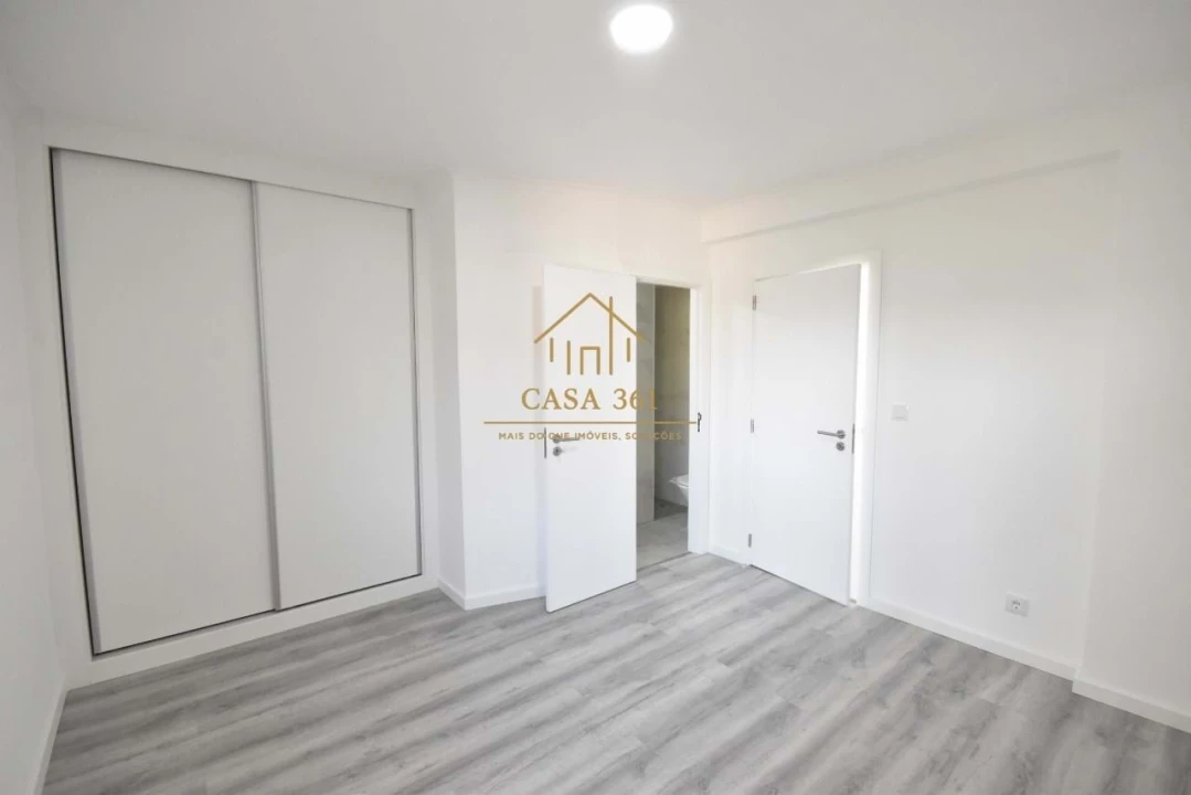 Apartamento T2 para Venda em Vila Franca de Xira Foto 11