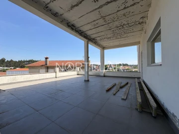 Loja para Arrendamento em Fradelos