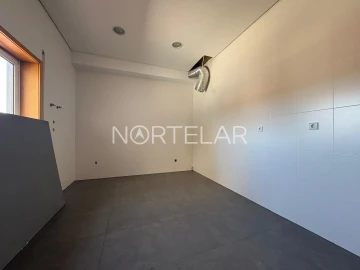 Loja para Arrendamento em Fradelos