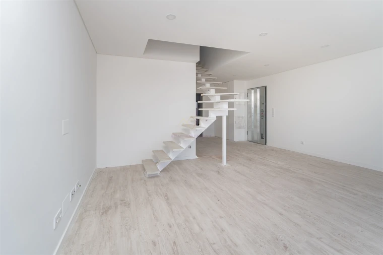 Apartamento T4 para Venda em Seixal, Arrentela e Aldeia de Paio Pires Foto 2