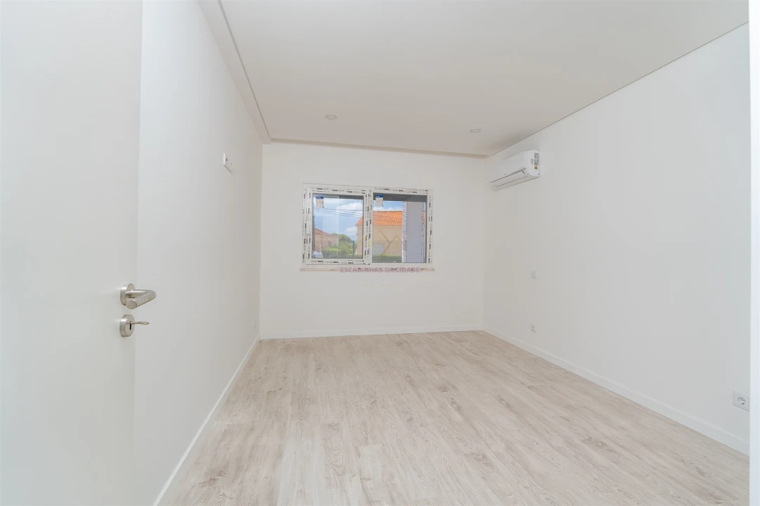 Apartamento T1 para Venda em Seixal, Arrentela e Aldeia de Paio Pires Foto 42