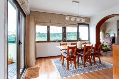 Apartamento T3 para Venda em Carnaxide e Queijas