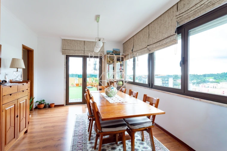 Apartamento T3 para Venda em Carnaxide e Queijas Foto 13