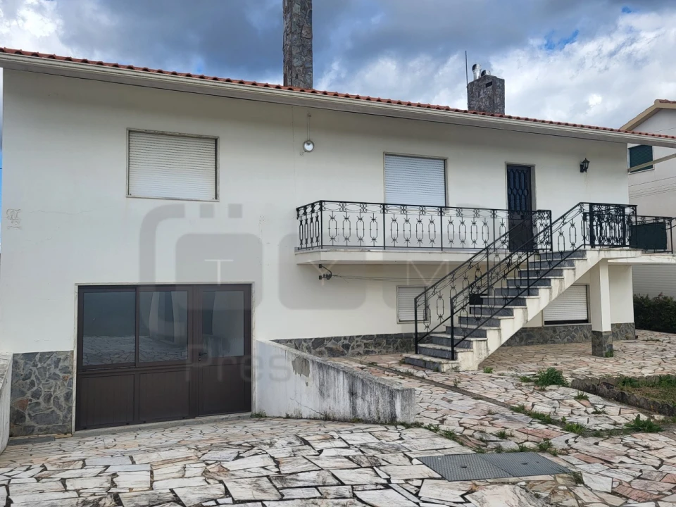 Moradia T5 para Venda em São João Baptista e Santa Maria dos Olivais Foto 1