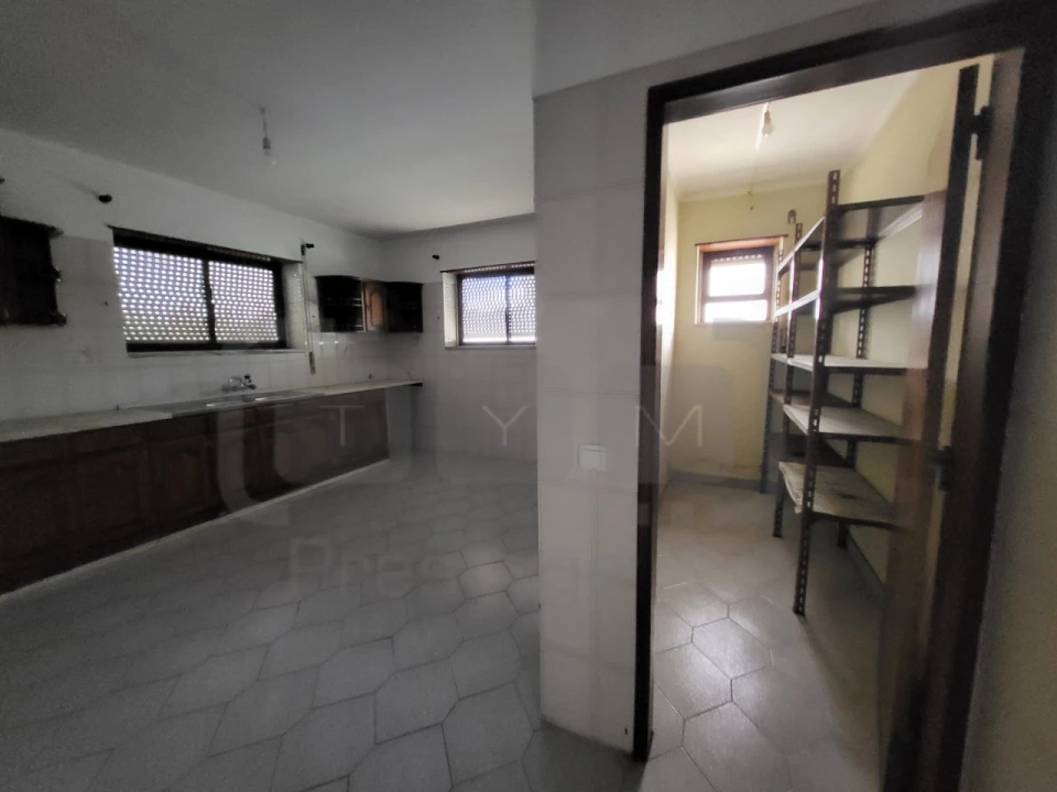 Moradia T5 para Venda em São João Baptista e Santa Maria dos Olivais Foto 16