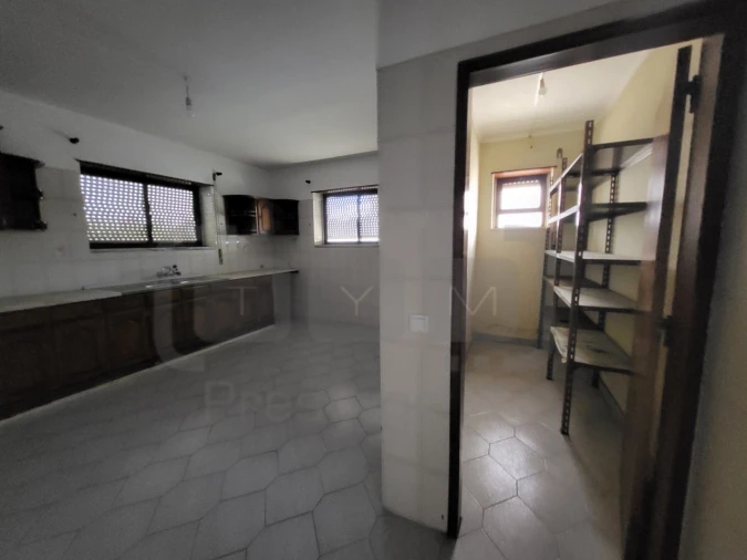 Moradia T5 para Venda em São João Baptista e Santa Maria dos Olivais Foto 16