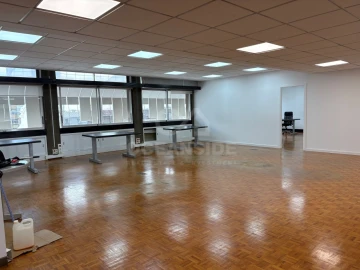 Escritório para Arrendamento em Santo António