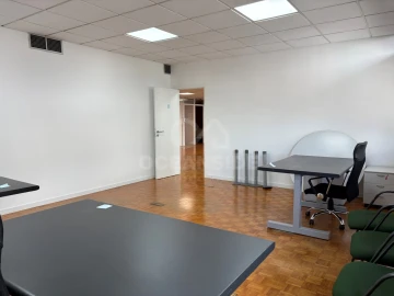 Escritório para Arrendamento em Santo António