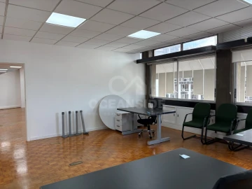 Escritório para Arrendamento em Santo António