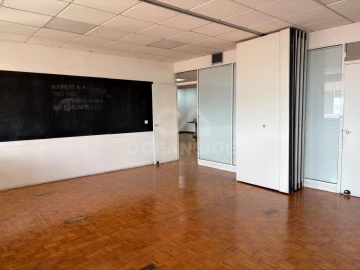 Escritório para Arrendamento em Santo António