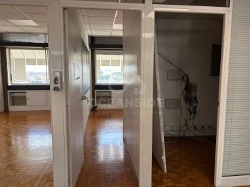 Escritório para Arrendamento em Santo António