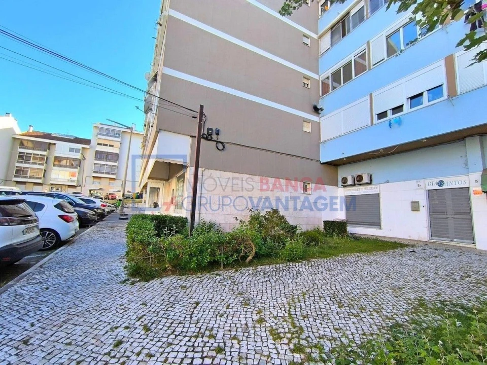 Loja para Venda em Santa Iria de Azoia, São João da Talha e Bobadela Foto 5