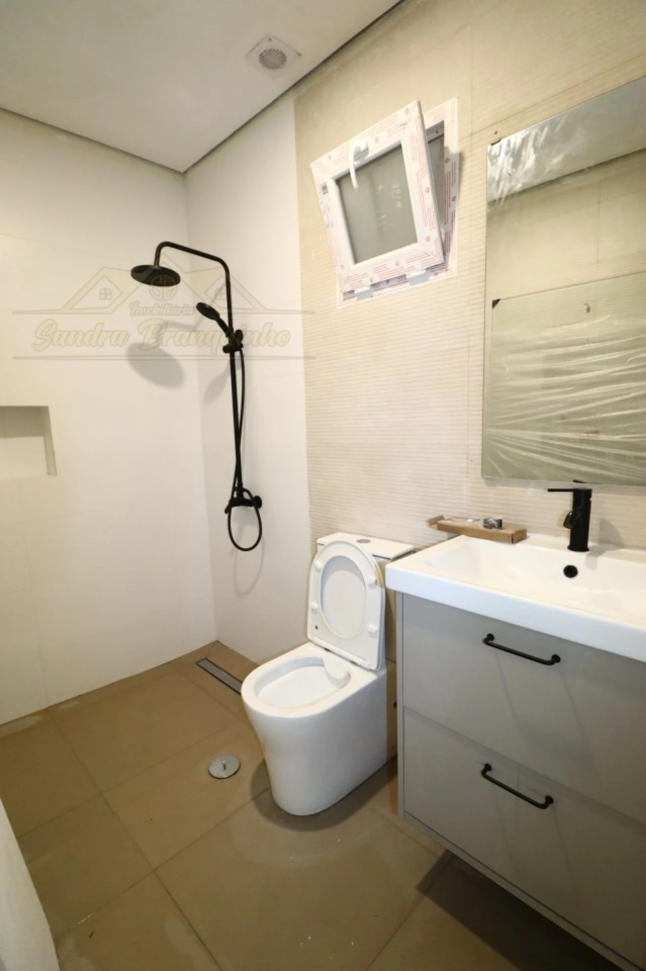 Moradia T2 para Venda em Santa Maria, São Pedro e Matacães Foto 18