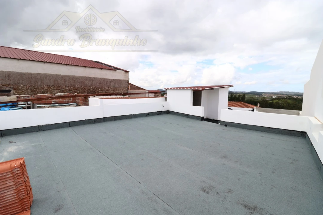 Moradia T2 para Venda em Santa Maria, São Pedro e Matacães Foto 33