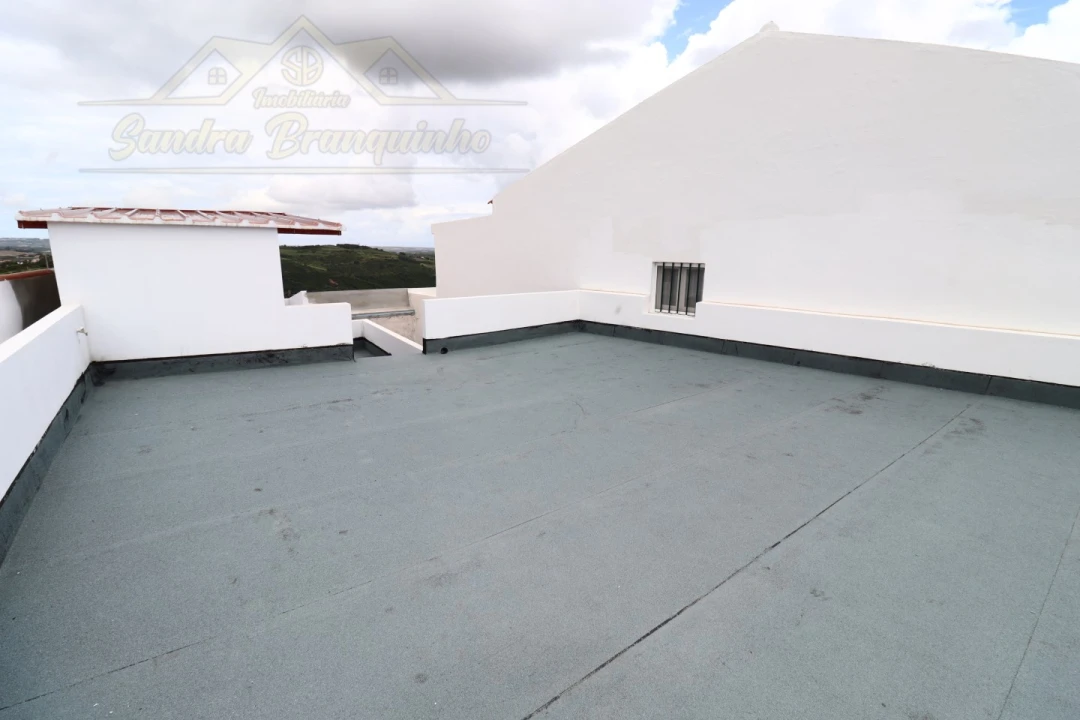 Moradia T2 para Venda em Santa Maria, São Pedro e Matacães Foto 1