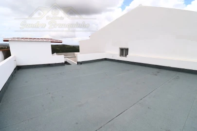 Moradia T2 para Venda em Santa Maria, São Pedro e Matacães