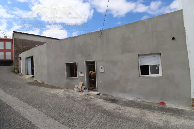 Moradia T2 para Venda em Santa Maria, São Pedro e Matacães Foto 34