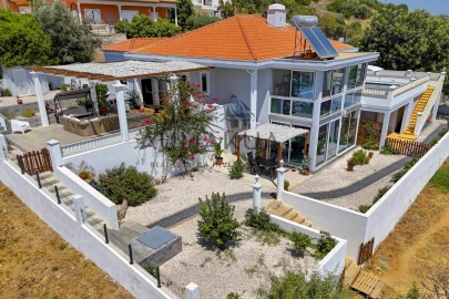 Moradia T4 para Venda em Loule (São Sebastião)