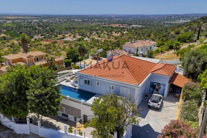Moradia T4 para Venda em Loule (São Sebastião)