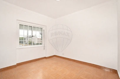 Moradia T4 para Venda em Cacém e São Marcos