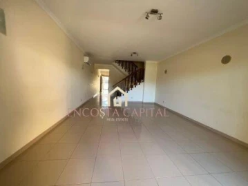 Moradia T4 para Venda em Quarteira