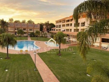 Moradia T4 para Venda em Quarteira