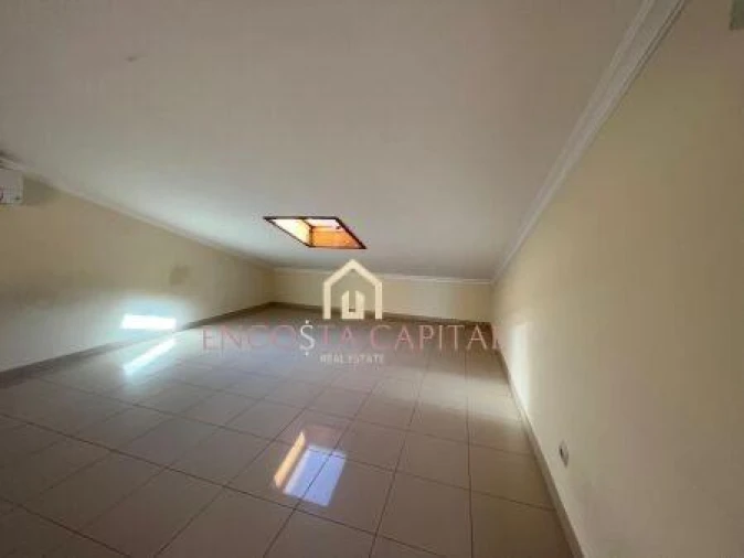Moradia T4 para Venda em Quarteira Foto 18