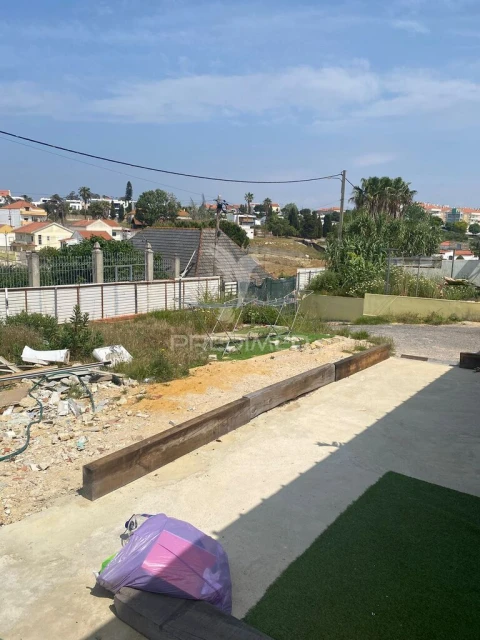 Terreno para Venda em Charneca de Caparica e Sobreda