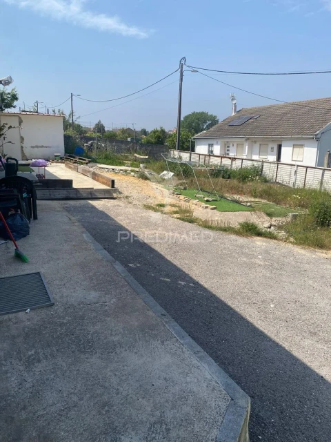 Terreno para Venda em Charneca de Caparica e Sobreda