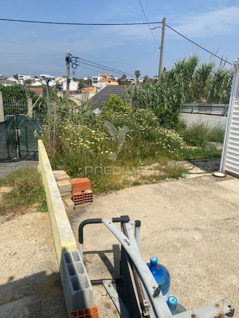 Terreno para Venda em Charneca de Caparica e Sobreda