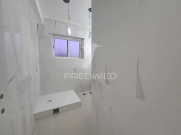 Apartamento T4 para Venda em Laranjeiro e Feijó