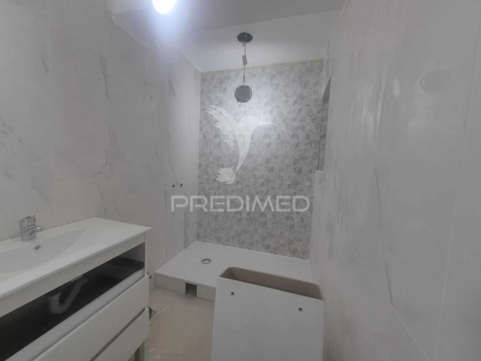 Apartamento T4 para Venda em Laranjeiro e Feijó Foto 9