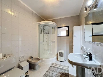 Moradia T5 para Venda em Loule (São Sebastião)