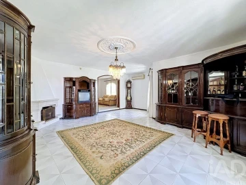 Moradia T5 para Venda em Loule (São Sebastião)