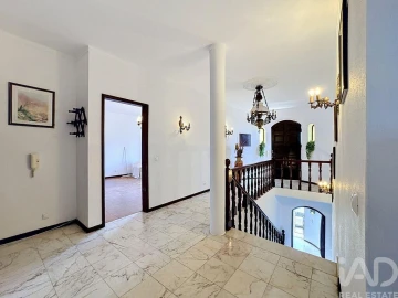 Moradia T5 para Venda em Loule (São Sebastião)