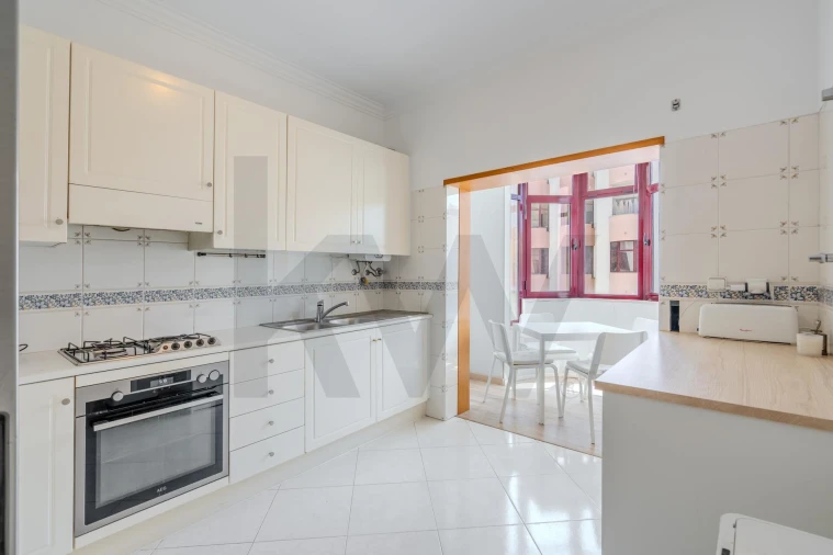 Apartamento T2 para Venda em Costa da Caparica Foto 3
