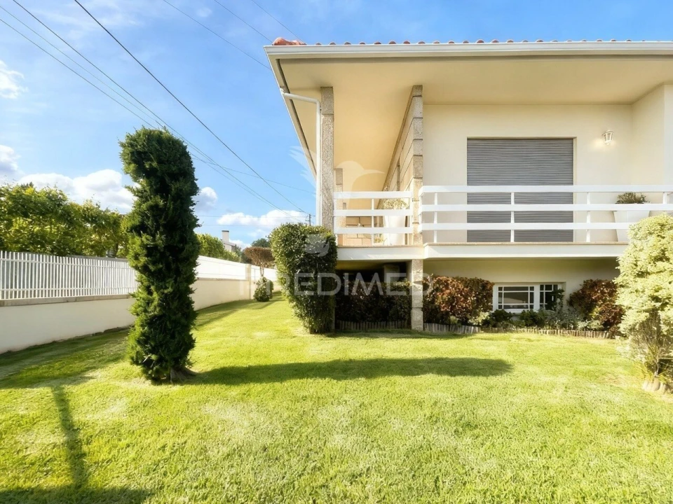 Moradia T4 para Venda em Sabariz Foto 3